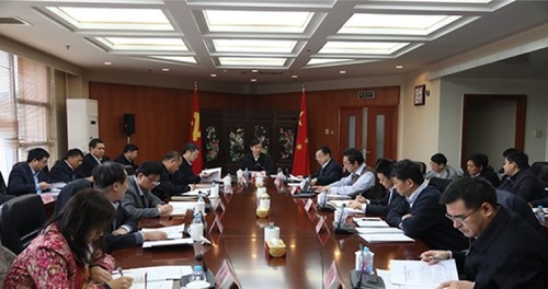 1、脱贫攻坚会议.jpg